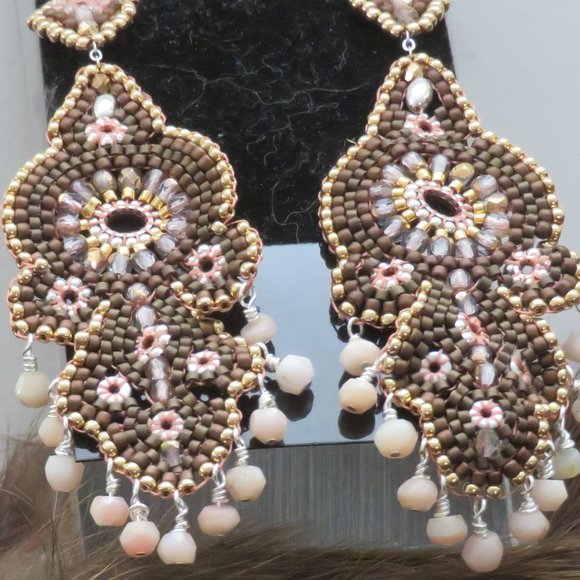 Peach Moonstone earrings hand beaded - Picture 5 of 5